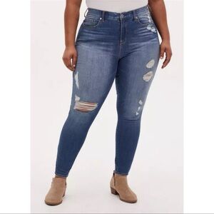 BNWT Torrid Sky High Skinny Jeans